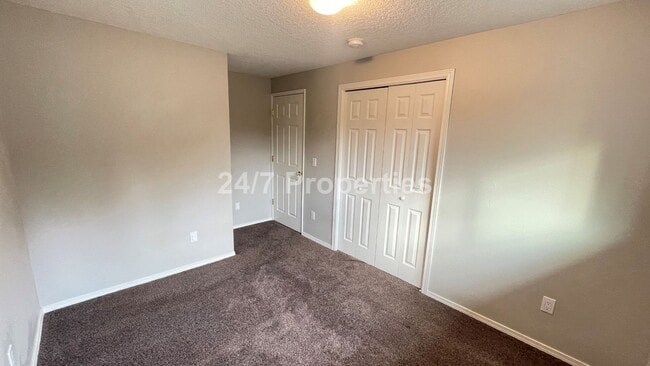 Building Photo - 3 BD | 2 BA Single-Level Home on Sprawling...