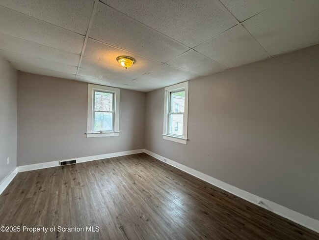 Building Photo - 1013 Bergen Ct