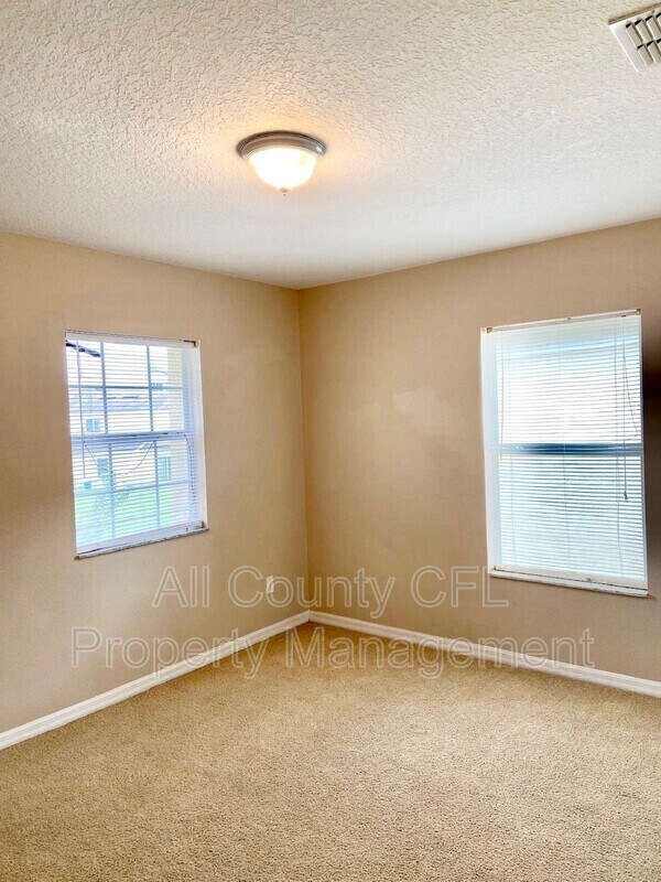 Building Photo - 2539 Aventurine St