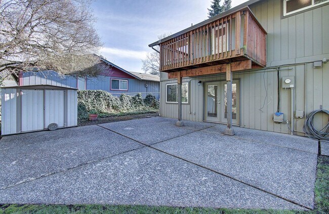 Building Photo - Spacious 4bd 2.5ba Home - Avail. Now!