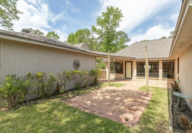 Building Photo - 3926 Oak Gardens Dr