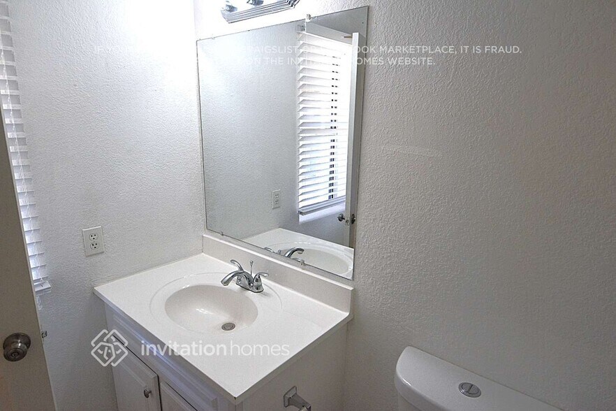 Building Photo - 1802 W Oraibi Dr