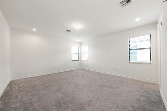 Building Photo - 11843 SW 13th Ct