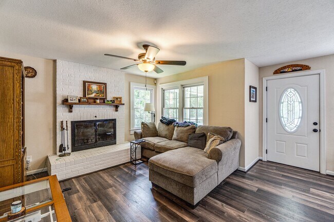 Building Photo - 6040 Airway Ln
