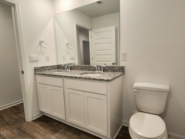 Building Photo - Lovely 4/2 available now in Raley Farms of...