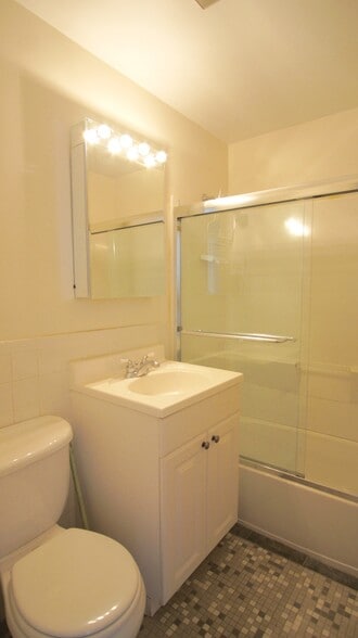 Building Photo - 274 S Main St