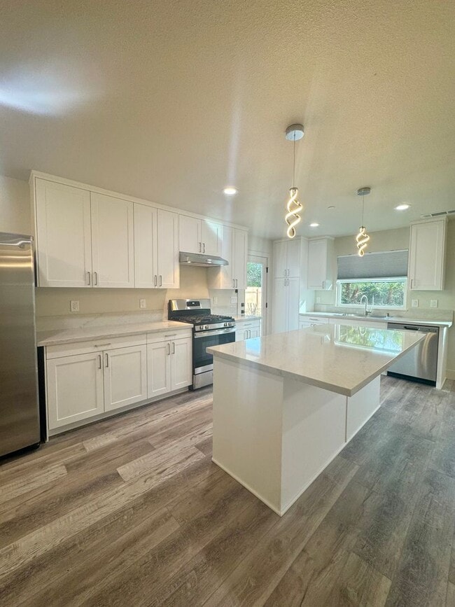 Building Photo - Luxury Living Redefined: Exquisite New Build