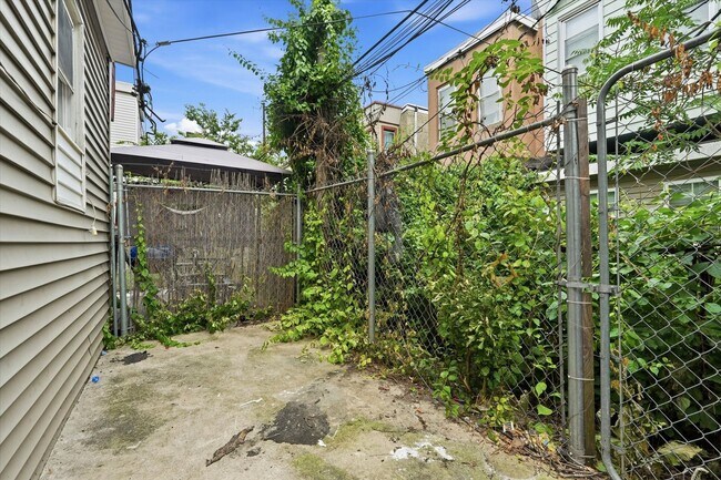 Building Photo - 2009 N Stillman St