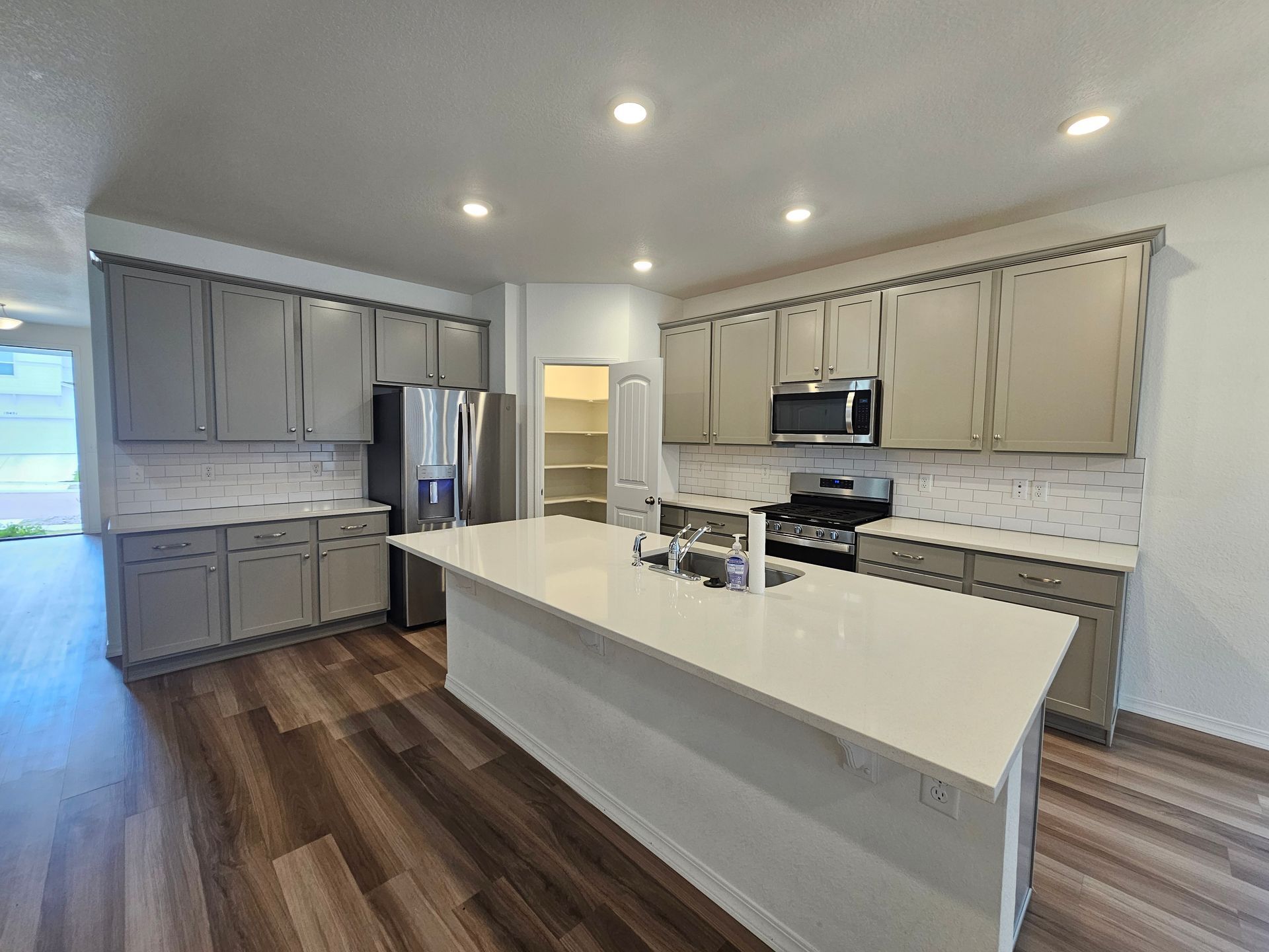 Building Photo - 10450 Summer Ridge Dr