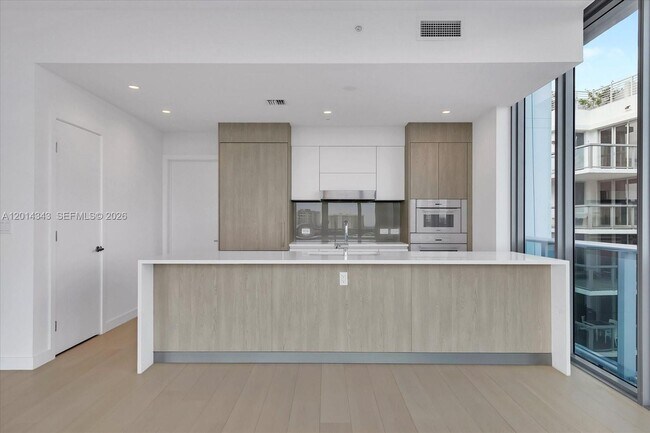 Building Photo - 9201 E Bay Harbor Dr