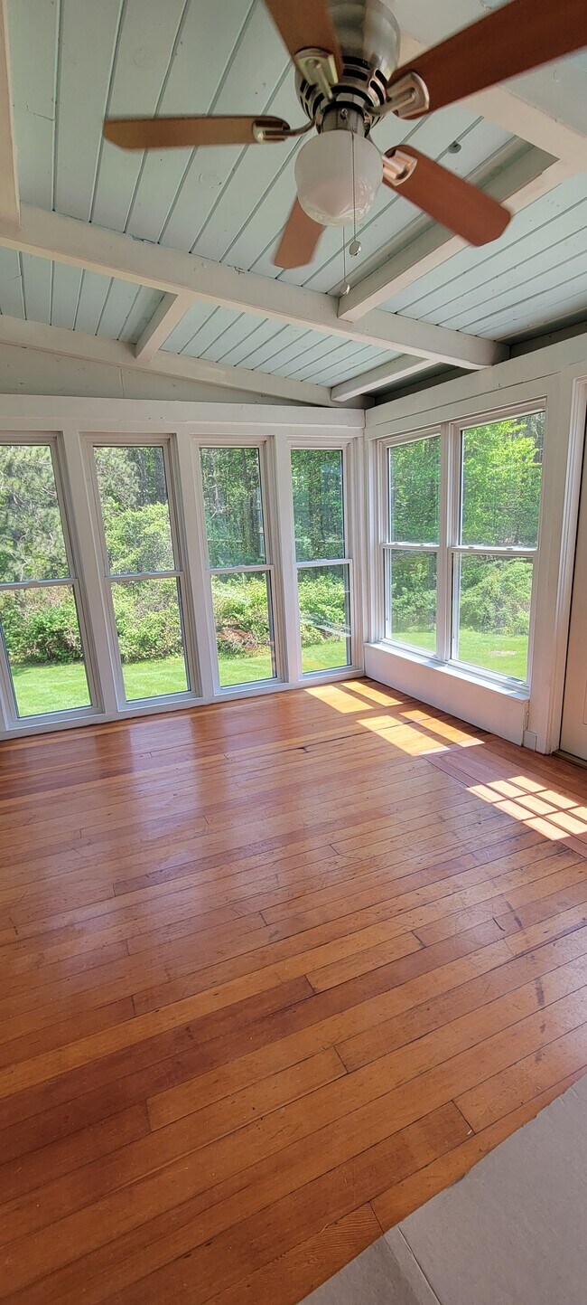 Building Photo - 45 Elm St