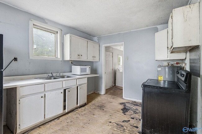 Building Photo - Single Family Home For Rent
