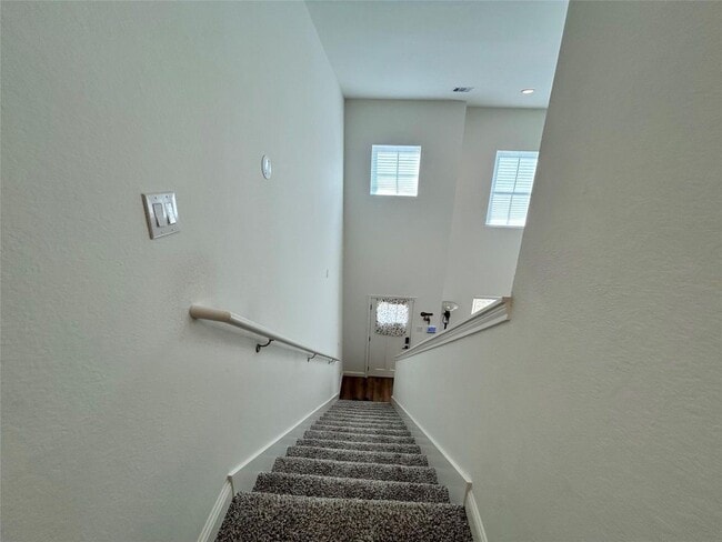 Building Photo - 12011 Rockview Dr