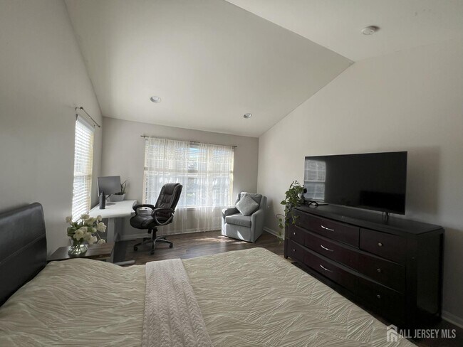 Building Photo - 301 Park Knoll