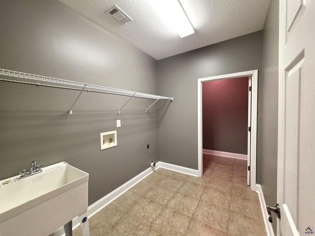 Building Photo - 412 Nandina Ct