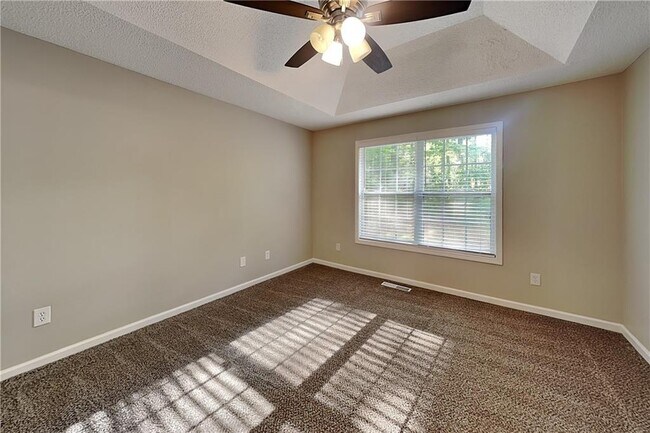 Building Photo - 58 Greenway Dr