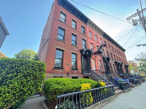 Building Photo - 40 Trumbull St