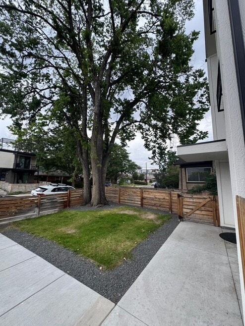 Building Photo - 1310 Zenobia St