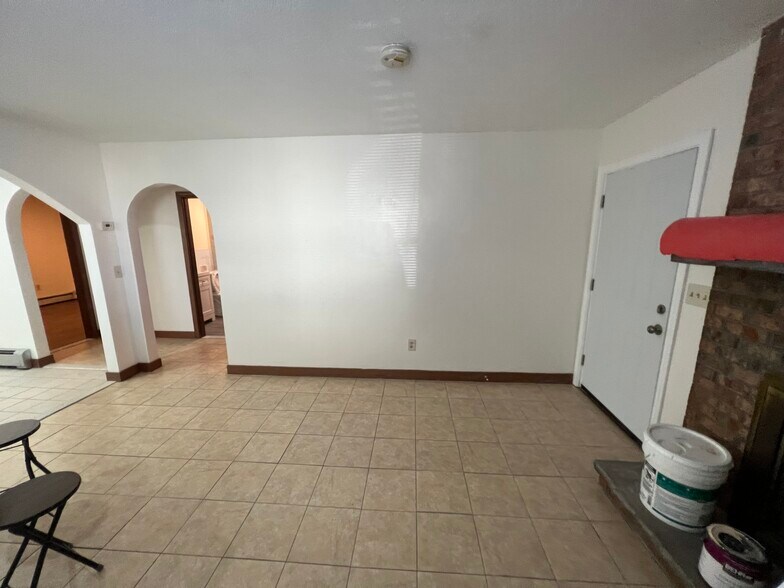 Building Photo - 208 Bigelow St