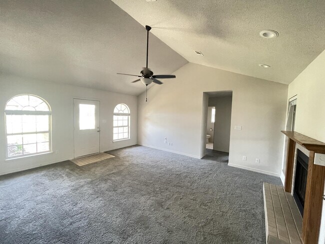 Building Photo - 2212 Peachwood Ct