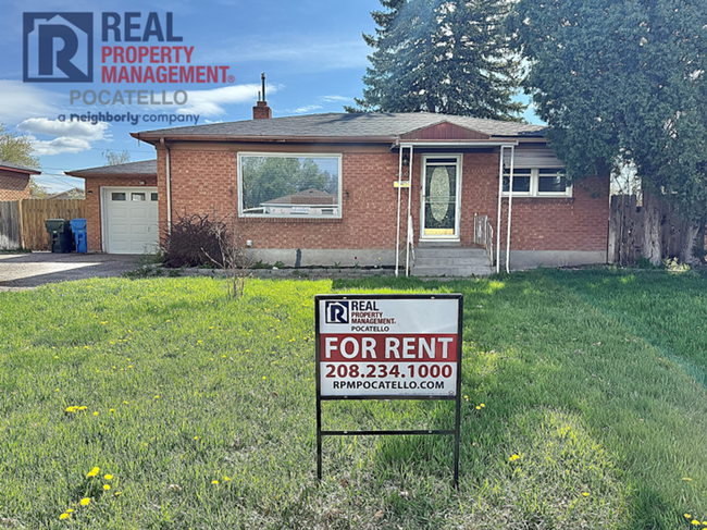 Primary Photo - 3 bed 2 bath - 1 car garage - Bonus room -...