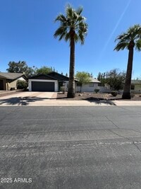 Building Photo - 233 E Huntington Dr