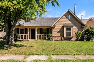 Building Photo - 2694 Lakeside Dr