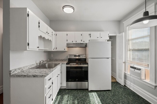 Building Photo - 1113 Camden Ave