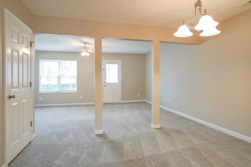 Building Photo - 216 Meadowlark Pl