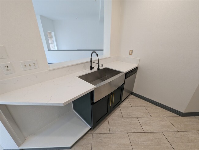 Building Photo - 14078 Lemoli Way