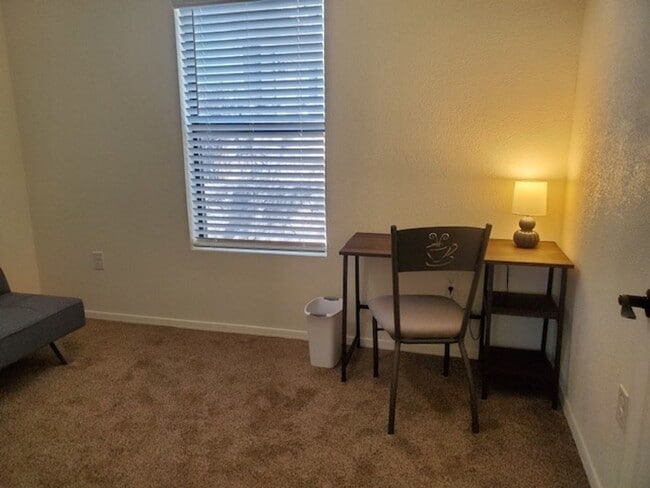 Building Photo - Minimum of 90 days OR 1 Year Lease