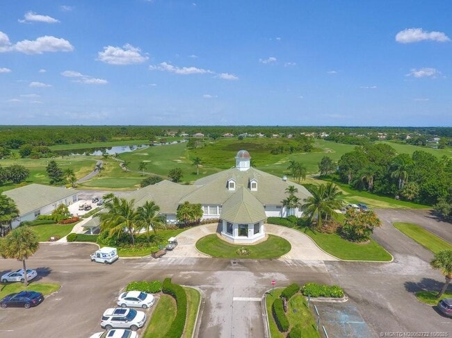 Building Photo - 8073 SE Double Tree Dr