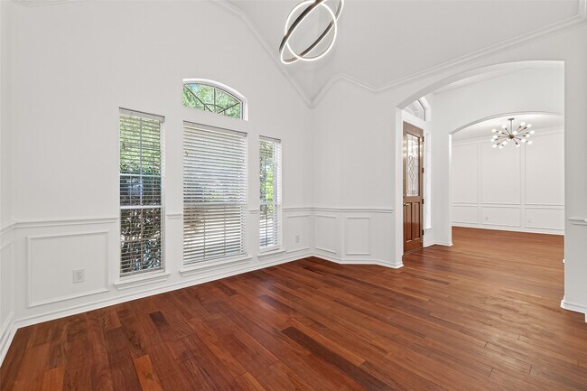 Building Photo - 1015 Longdraw Dr