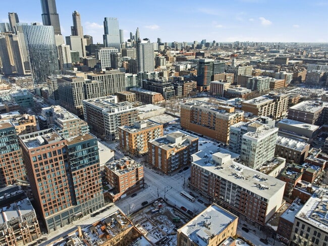 Building Photo - 949 W Madison St