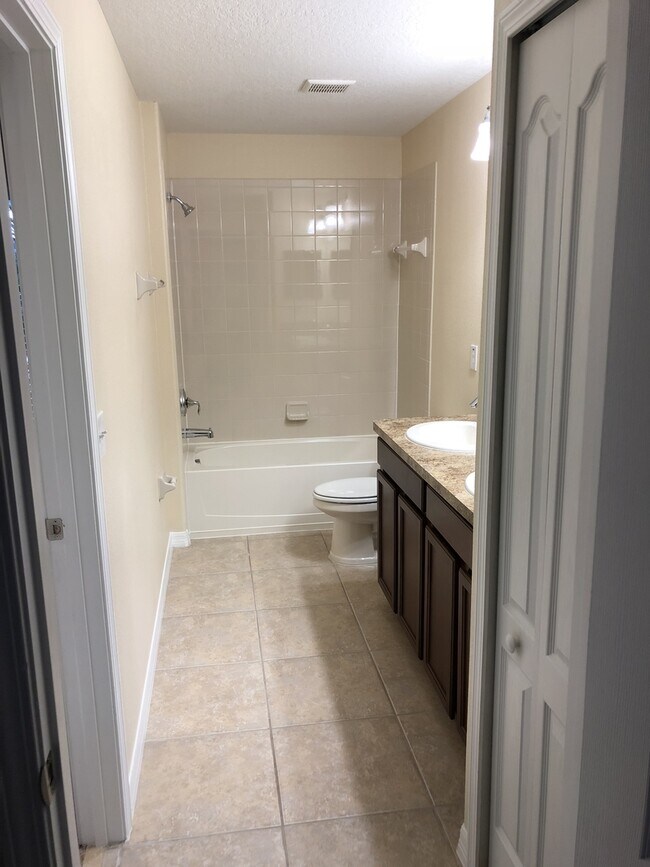Building Photo - Beautiful Renovated 3/2.5 Located In Independence