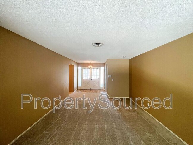 Building Photo - 320 E Granada Way