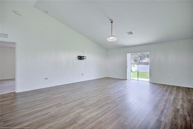 Building Photo - 4550 San Ignacio Dr