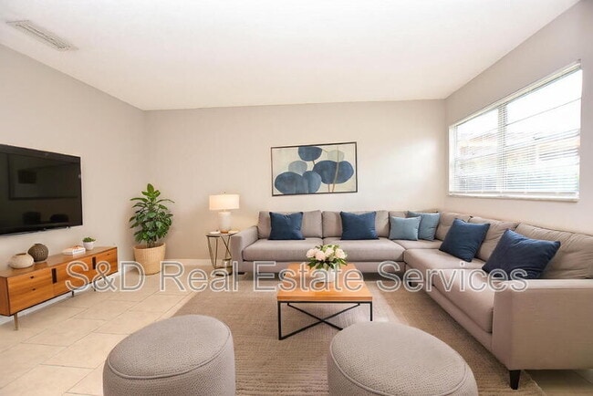 Building Photo - 1139 Mercury Dr W