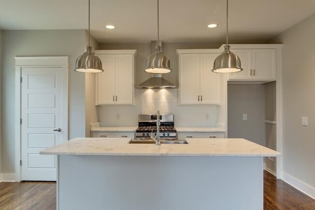 Building Photo - 942 Strouse Ave