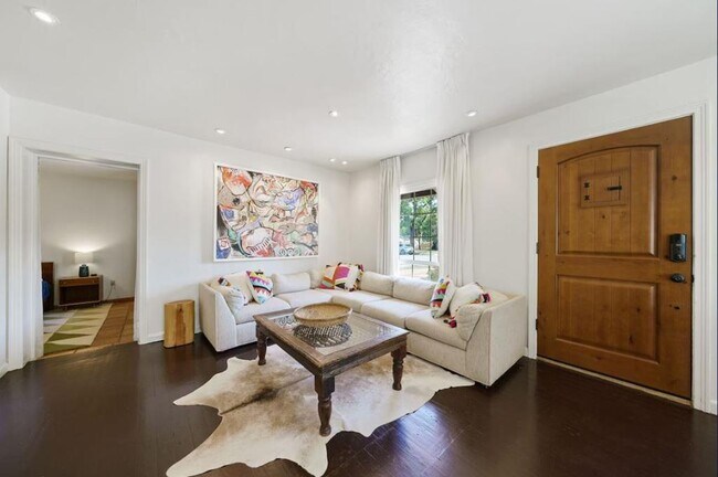 Building Photo - 409 W Water St