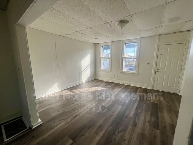 Building Photo - 113 Arch St