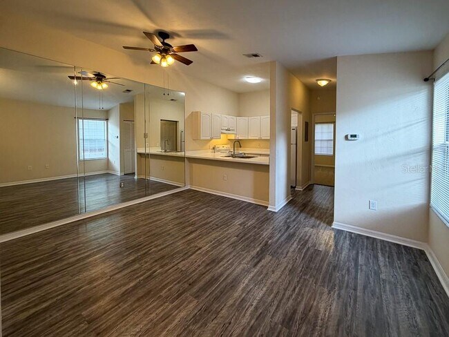 Building Photo - 4003 SW 27th St