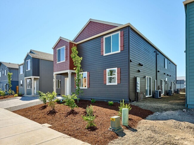 Building Photo - 140 28th Ave SE
