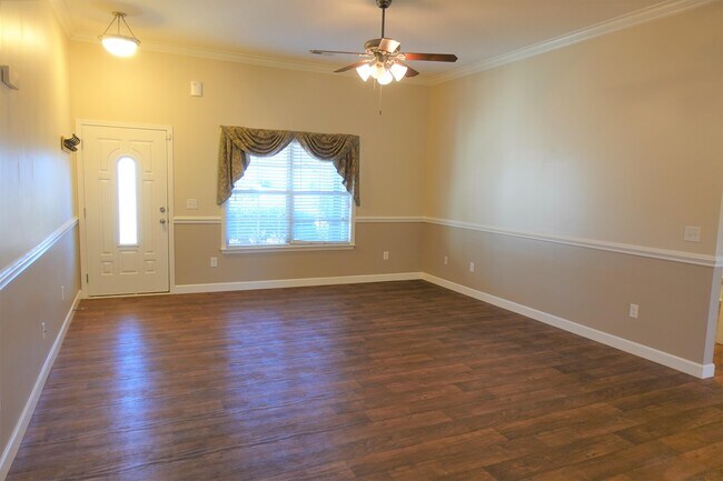 Building Photo - 610 Flintrock Dr