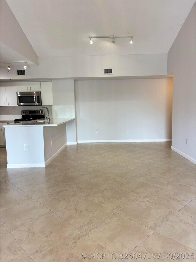 Building Photo - 2640 S University Dr