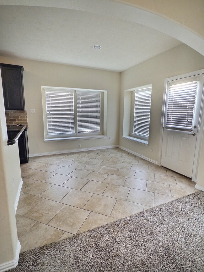 Building Photo - 118 Silverglen Ct