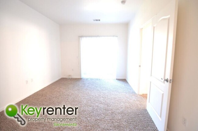 Building Photo - 5350 Dunlay Dr