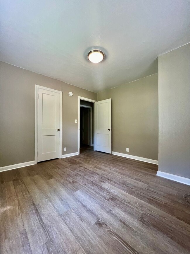 Building Photo - Two Bedroom Home in Kalamazoo