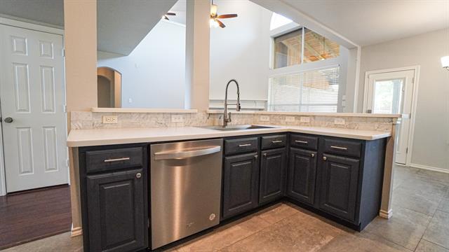 Building Photo - 2210 Garden Crest Dr