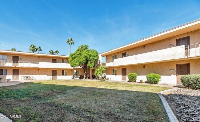 Primary Photo - 3313 N 68th St